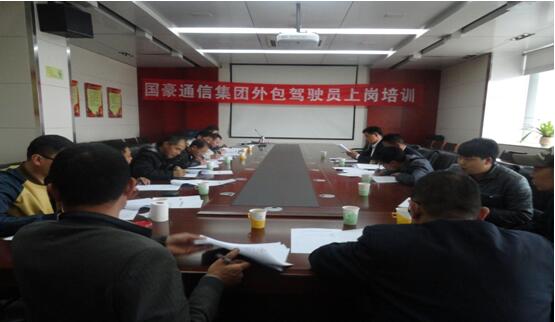 康正发为驾驶员办理入职手续、签署劳动条约。。