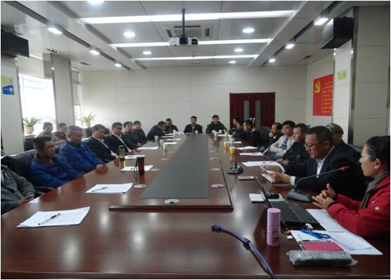 金沙js800000综合办主任宋洋对金沙js800000公司治理制度、清静知识举行宣贯培训。。