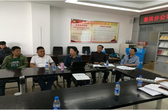 金沙js800000集团公司副总田钢（右一）办公室主任宋洋（右三）在清静培训会上。。。